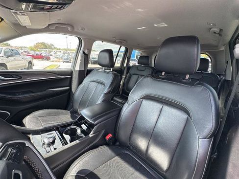 Used 2023 Jeep Grand Cherokee Limited w/ Luxury Tech Group II AWD/4WD image 14