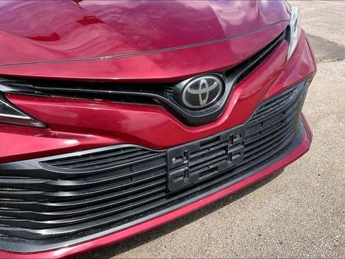 Used 2019 Toyota Camry LE image 5