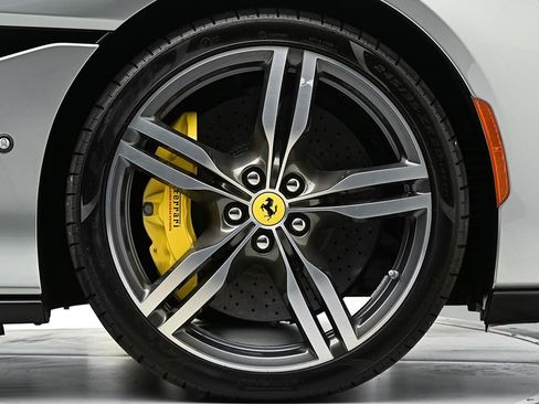Used 2019 Ferrari Portofino RWD image 28