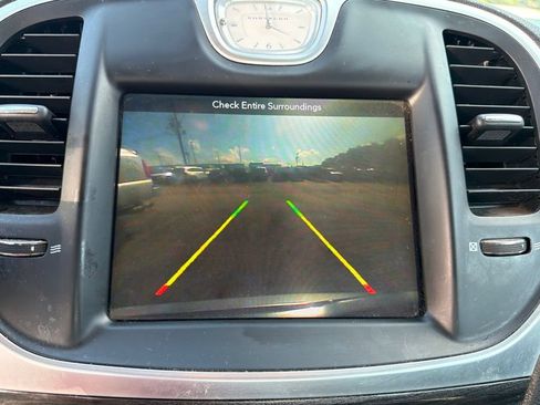 Used 2018 Chrysler 300 Touring w/ Chrome Appearance Package RWD image 14
