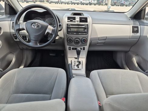 Used 2012 Toyota Corolla LE FWD image 29