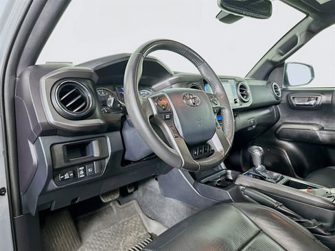 Used 2019 Toyota Tacoma TRD Off-Road image 9