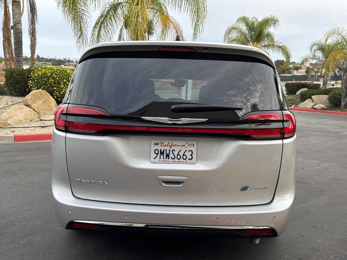 Used 2024 Chrysler Pacifica Limited FWD image 18