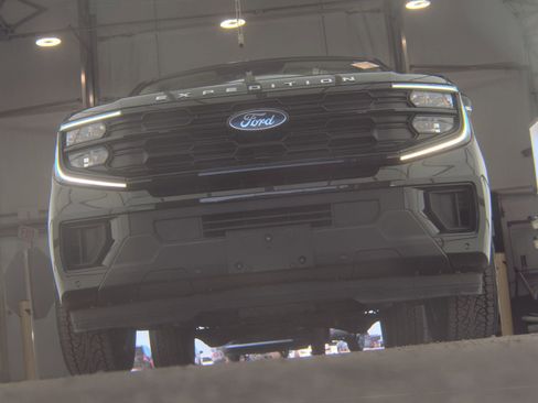 Used 2025 Ford Expedition Active image 2
