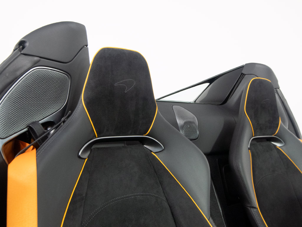 Used 2025 McLaren Artura Spider RWD image 33