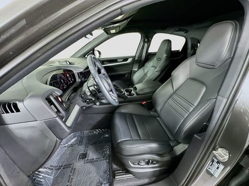 New 2025 Porsche Cayenne E-Hybrid Coupe image 5