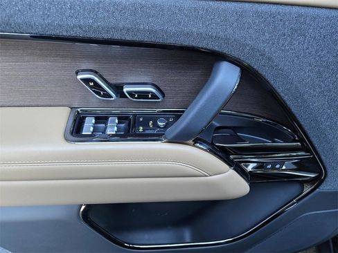 Used 2023 Land Rover Range Rover Sport SE image 18