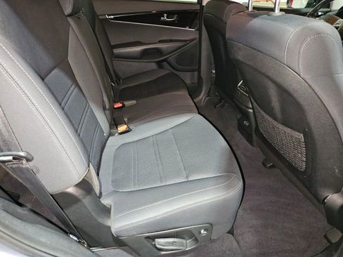 Used 2020 Kia Sorento L image 18