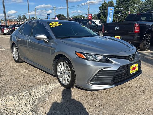 Used 2022 Toyota Camry LE FWD image 4