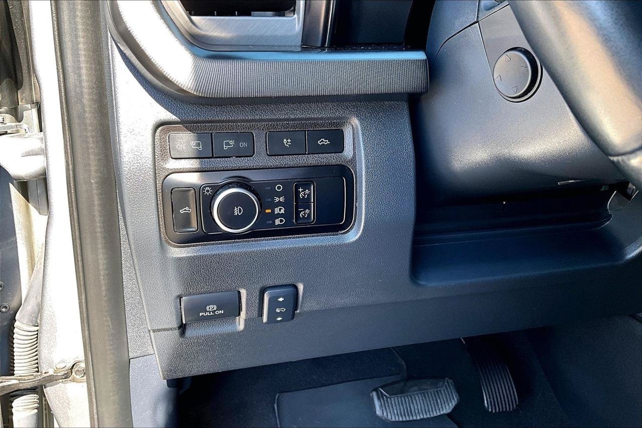Used 2024 Ford F350 Platinum w/ Tremor Off-Road Package AWD/4WD image 38