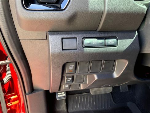 Used 2026 Nissan Frontier SV w/ All-Weather Content Package AWD/4WD image 32