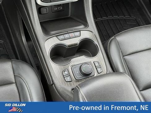 Certified 2023 GMC Acadia SLT w/ Technology Package AWD/4WD image 11