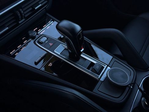 Certified 2023 Porsche Cayenne Platinum Edition AWD/4WD image 22