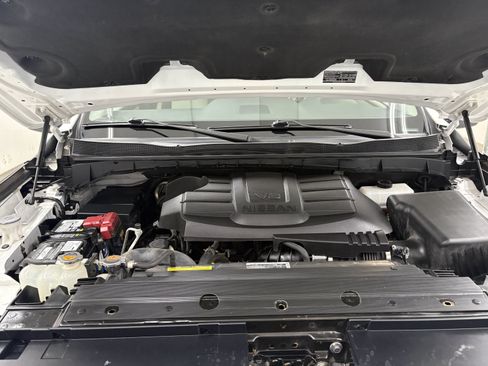 Used 2024 Nissan Titan SV w/ SV Convenience Package AWD/4WD image 9