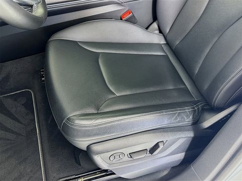 Used 2023 Audi Q8 Prestige image 18