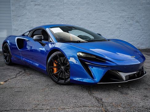 Used 2023 McLaren Artura image 10