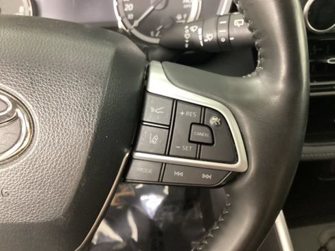 Used 2023 Toyota Highlander XLE AWD/4WD image 15