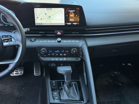 Used 2025 Hyundai Elantra SEL FWD image 23