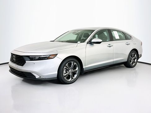 Used 2024 Honda Accord EX-L image 3