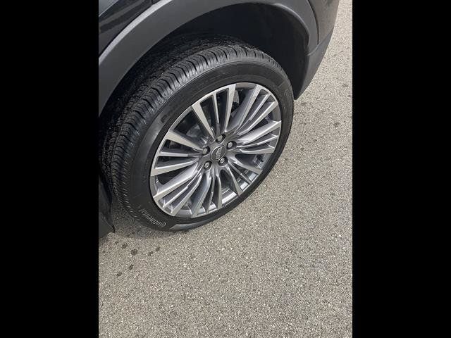 Certified 2024 Cadillac XT4 Premium Luxury AWD/4WD image 17