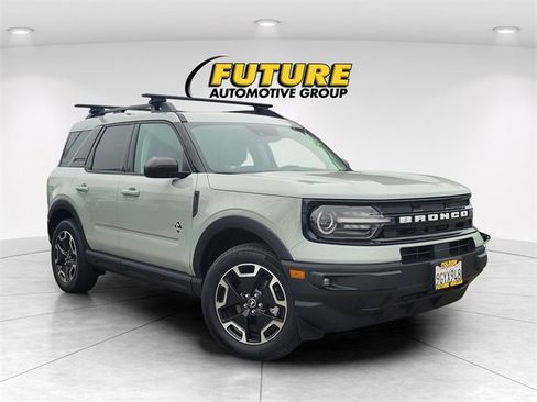 Used 2023 Ford Bronco Sport Outer Banks w/ Tech Package image 1