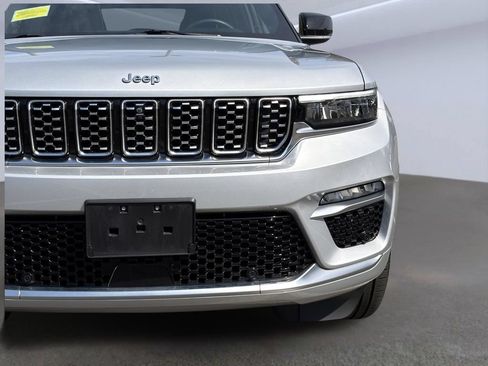 Used 2023 Jeep Grand Cherokee Summit AWD/4WD image 10