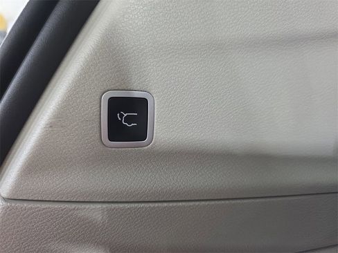 Used 2020 Chrysler Pacifica Limited image 12