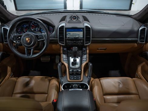 Used 2016 Porsche Cayenne Turbo S w/ Premium Package Plus image 20