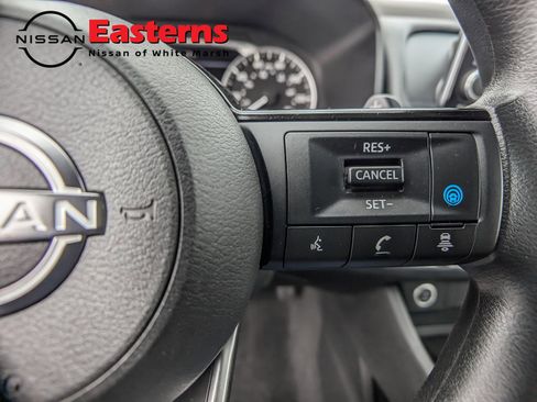 Used 2022 Nissan Rogue SV image 32