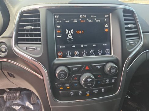 Used 2018 Jeep Grand Cherokee Limited AWD/4WD image 18