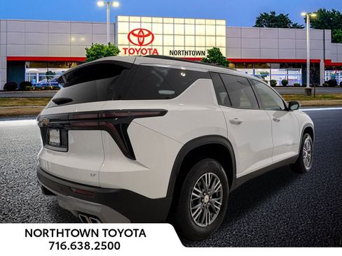 Used 2024 Chevrolet Traverse LT image 37