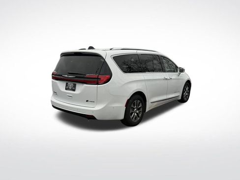 Used 2024 Chrysler Pacifica Pinnacle image 7