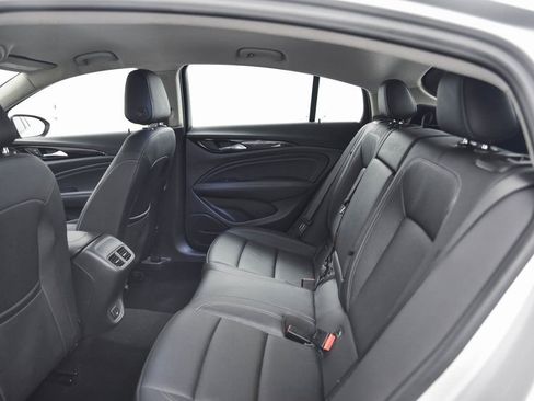 Used 2019 Buick Regal Essence image 12