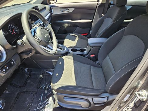 Used 2024 Kia Forte LXS w/ LXS Technology Package FWD image 7