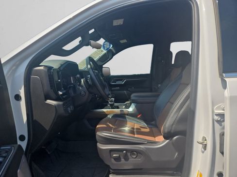 Used 2024 Chevrolet Silverado 1500 High Country w/ High Country Premium Package AWD/4WD image 9