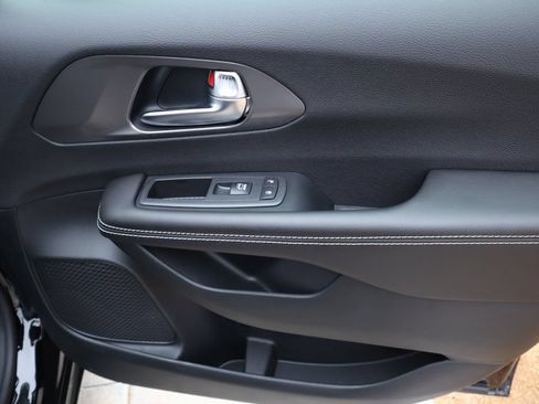 New 2026 Chrysler Pacifica Select FWD image 17