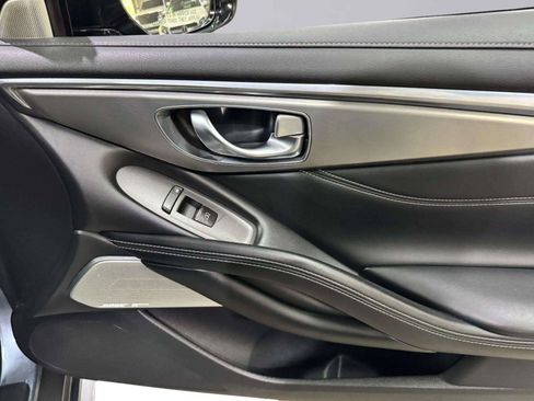 Used 2017 INFINITI Q60 2.0t w/ Premium Plus Package 2.0T AWD/4WD image 28