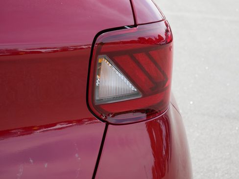 Used 2024 Hyundai Venue Limited FWD image 17