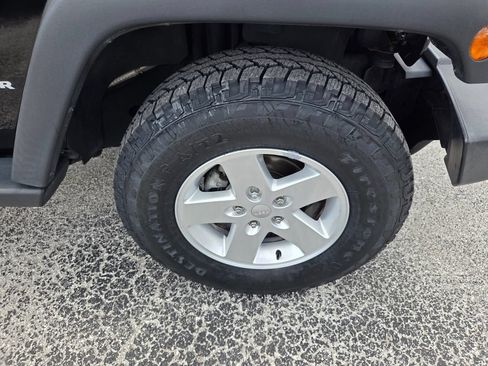 Used 2017 Jeep Wrangler Sport w/ Connectivity Group AWD/4WD image 17