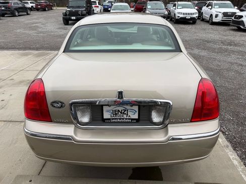Used 2006 Lincoln Town Car Signature image 6