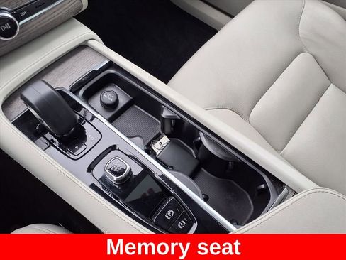 Used 2024 Volvo XC90 B6 Plus image 17