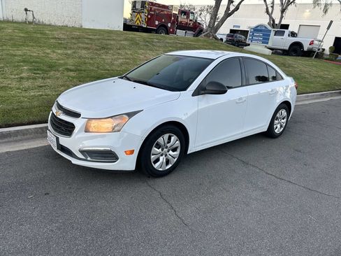 Used 2015 Chevrolet Cruze LS image 2
