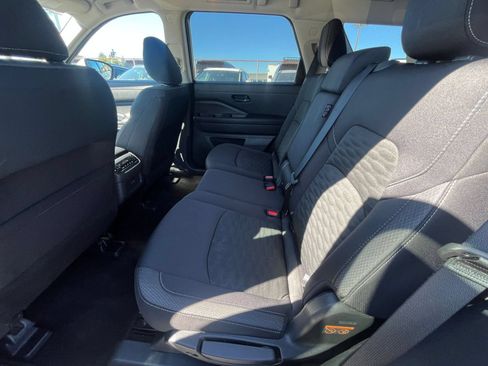 Used 2025 Nissan Pathfinder SV AWD/4WD image 28