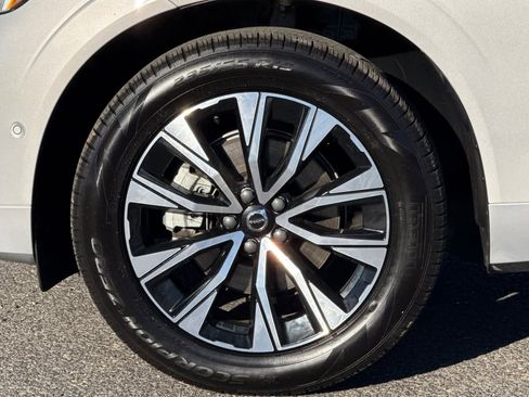 Used 2025 Volvo XC60 B5 Plus image 31
