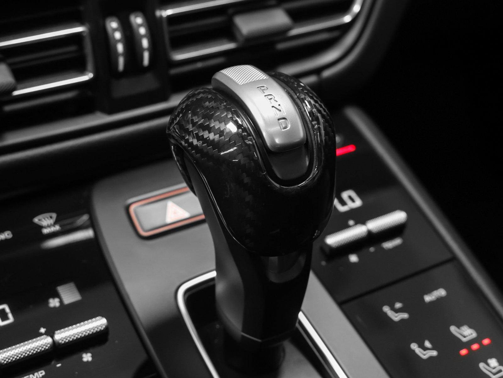 Certified 2023 Porsche Macan AWD/4WD image 31