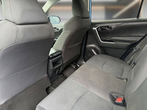 Used 2021 Toyota RAV4 LE FWD image 14