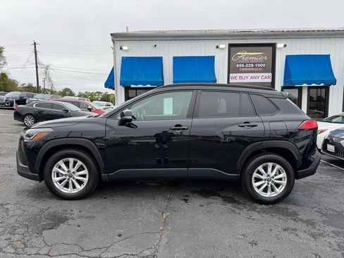 Used 2022 Toyota Corolla Cross LE image 8
