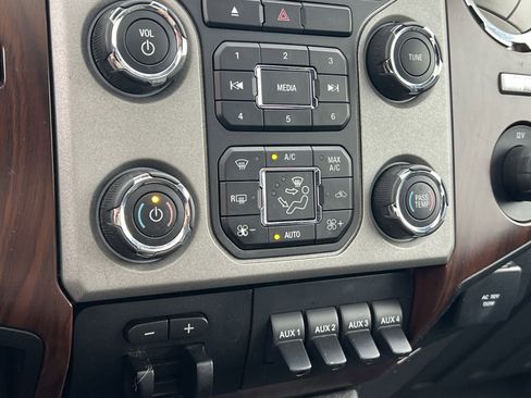Used 2015 Ford F250 Lariat w/ Lariat Ultimate Package AWD/4WD image 29