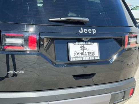 New 2026 Jeep Cherokee Laredo image 9