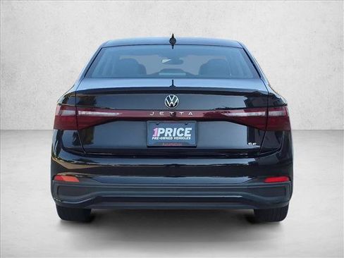Used 2025 Volkswagen Jetta SE FWD image 7